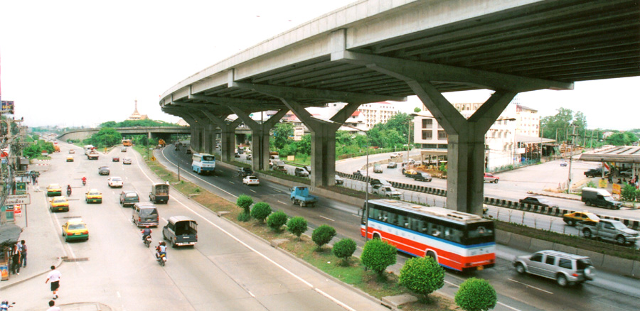 2001 <BR> PREMIERS PROJETS INTERNATIONAUX